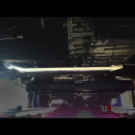 Bară rigidizare Volkswagen Tiguan 07+ UltraRacing 2-puncte Bară rigidizare podea față | race-shop.ro